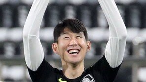 손흥민, 뜨거운 관심 속 입성 첫 훈련