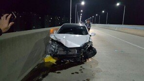 신호대기 차 추돌, 도주하다 옹벽 충격한 그랜저…운전자 숨져