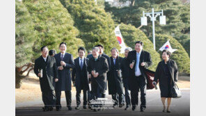 文대통령 “반도체 시장 희망적…경제수석 챙겨보라”