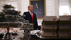 美정부 “공무원 5만명에 무급업무 복귀하라” 명령