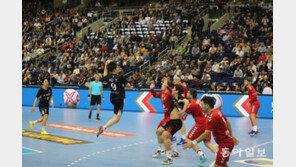 “졌지만 잘 싸웠다”…남자 핸드볼 단일팀, 세르비아에 석패