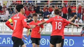 ‘황의조·김민재 연속골’ 벤투호, 中 꺾고 조1위로 16강 진출