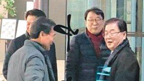 ‘백수로 사는 법’ 얘기 나눈 靑 1기 참모들