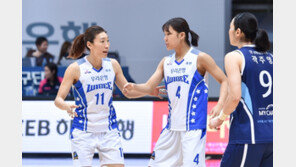 ‘새 이정표’ 스무살 차이 임영희 박지현 동반 웃음 