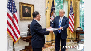 “김영철, 김정은 친서 갖고 바로 워싱턴行…트럼프 만날수도”