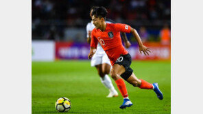 ‘당돌한 아이’ 이승우, 물병 ‘뻥’…한국이라 논란?