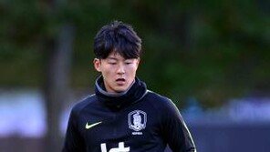 벤투 감독, 경기 후 이승우 어깨 ‘툭’ …이승우는 ‘무반응’ 대비