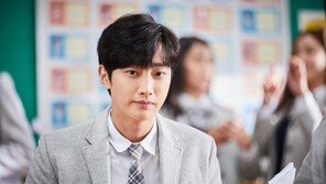 진영의 ‘저력’, 100만 넘어 +알파