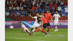 ‘#손흥민#골대#상처’ 벤투호 주전 원톱 황의조의 태그