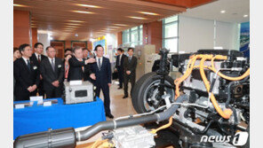 文대통령 “현대차, 특히 수소차 부분은 내가 홍보모델”