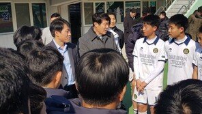‘축구 전설’ 차범근, 고흥 동계전지훈련장 깜짝 방문