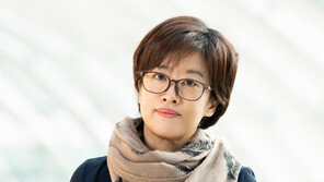 [주말 인터뷰] 송재정 작가 ‘포켓몬 고’ 해보고 뒤통수 팍…‘알함브라’ 영감 얻었죠