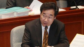 ‘말모이’ 관람한 李총리, 최근 韓日 관계 묻자 “침묵도 반응”