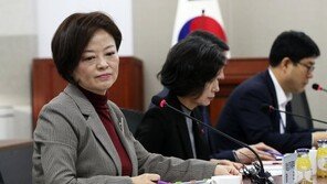 진선미 장관 “여가부 무게감 실감, 스트레스로 탈모까지”