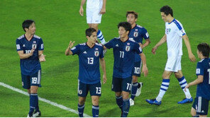 1.5군 투입한 일본 우즈벡 꺾고 F조 16강행