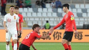 ‘캡틴’ 손흥민, 경기장 안팎서 보여주는 리더십…벤투호가 웃는다