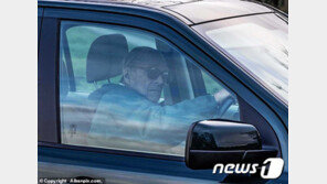 필립공, 사고 이틀만에 ‘안전벨트도 안매고’ 또 운전