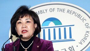 한국당 “손혜원 ‘맹탕’기자회견…의원직 내려놓고 수사받아야”