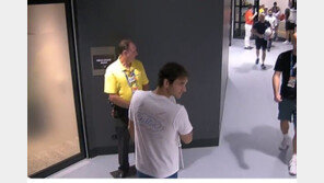 얼굴이 명함? 천하의 ‘테니스 황제’ 페더러도 출입카드 없으면 입장불가