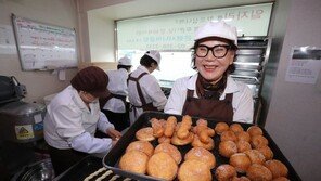 ‘인생 이모작’ 70세 넘는 어르신들 모여 만든 꽈배기 연매출이 무려…