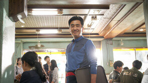 ‘반격의 시작’ 류승룡, ‘극한직업’ ‘킹덤’ 동시 출격