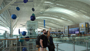 개장 1년 인천공항 2터미널, 누적여객 1900만 명 돌파