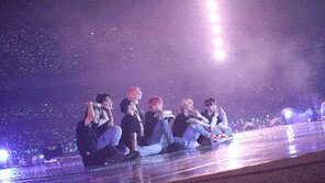 퀸 이어 BTS도 ‘싱얼롱’