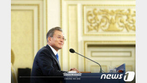 文대통령 “아무도 배제않는 포용 추구…마음으로 한국인 돼달라”