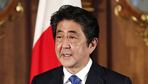 아베의 무뚝뚝한 포커페이스 일본인만 파악 가능하다?