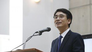 “유시민, 여론조사서 빼달라고 요청…여심위 25일 회의서 결론”