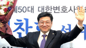 새 변협회장에 이찬희씨… “변호사는 한팀”