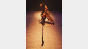 춤인가 詩인가… 화선지 위에 짓이기듯 펼쳐낸 그리움