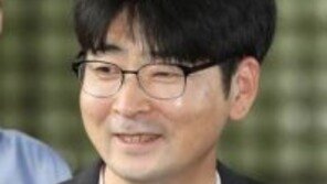 “靑, 탁현민 사표 수리…후임 인선은 설 전후”