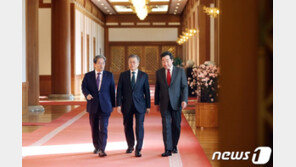 文대통령 “집무실 광화문 이전, 적절한 시기에 다시 판단”