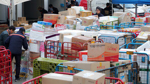 설 앞두고 선물 택배 ‘한가득’