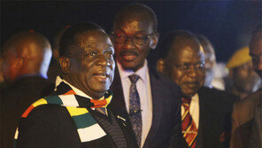 기름값이 불지른 짐바브웨 시위… 실탄 진압에 유혈사태 확산