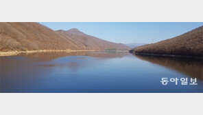 병풍처럼 둘러쳐진 산맥 사이로 ‘봉오동전투’ 승리의 함성 들리는듯