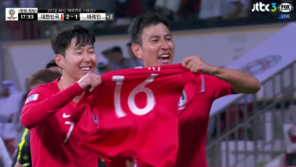 [한국 바레인]“기성용 몫까지”…감동의 ‘손가락·유니폼’ 세리머니 