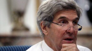 존 케리, 다보스포럼서 “트럼프 대통령, 사임해야”