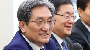 노영민, ‘대면보고 줄이라’ 지시…“대통령 시간 확보 절실”