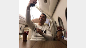 에밀리아노 살라 실종됐는데…호날두, ‘비행기 셀카’ 올려 빈축