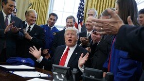 트럼프, 나사에 “내 임기 안에 화성에 사람 보내라” 압박