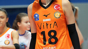 ‘해결사’ 김연경의 14점 발판…챔피언스리그 조별리그 3전승