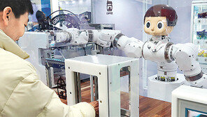 “커피 맛 어때요” 로봇 바리스타 등장