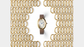 슈퍼카-전투기까지 등장한 ‘세계서 가장 럭셔리한 시계 박람회’