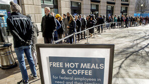 트럼프 “연두교서 29일 의회발표 강행”… 펠로시, 퇴장명령 내릴까