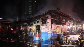 울산 농수산물시장 화재→건물 전소…상인 “설 앞두고 큰 피해”