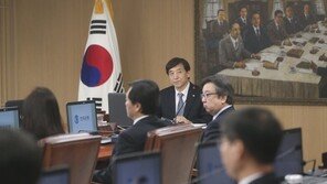 한은 “올해 경제성장률 2.7%보다 밑돌 것”