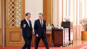 임종석보다 더 王실장? 靑 ‘그립’ 세게 쥐는 노영민