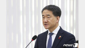 박능후 “노인연령 만 65→70세 높여가자”…논의 본격화